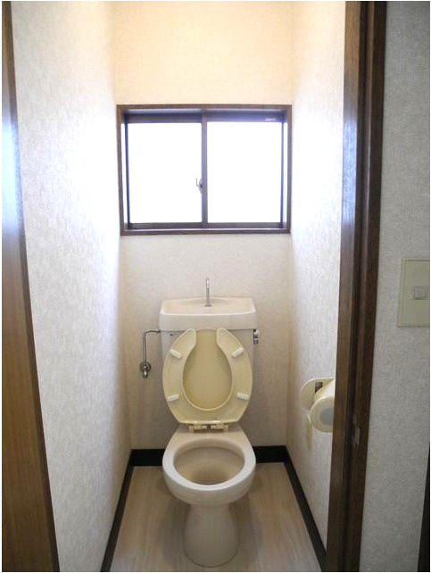 コスモ南太田のトイレ|トイレに窓あり