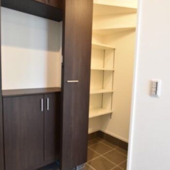 東広島市西条町御薗宇　新築一戸建て(全６棟)の玄関