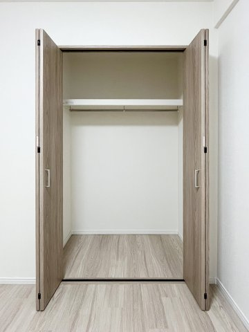 藤和三条山ノ内ホームズの収納|約6帖洋室の収納です。