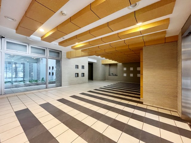 藤和三条山ノ内ホームズのエントランス|広々としたエントランスです。