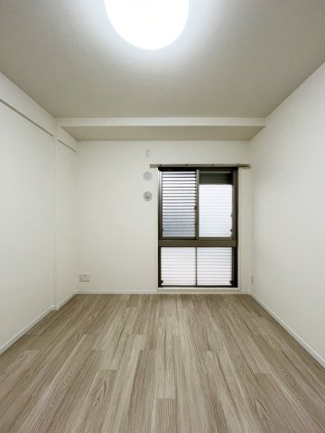 藤和三条山ノ内ホームズの洋室|約6.0帖の洋室です。クロゼット付きです。