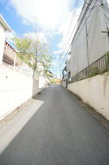 【前面道路含む現地写真】