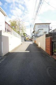 【前面道路含む現地写真】