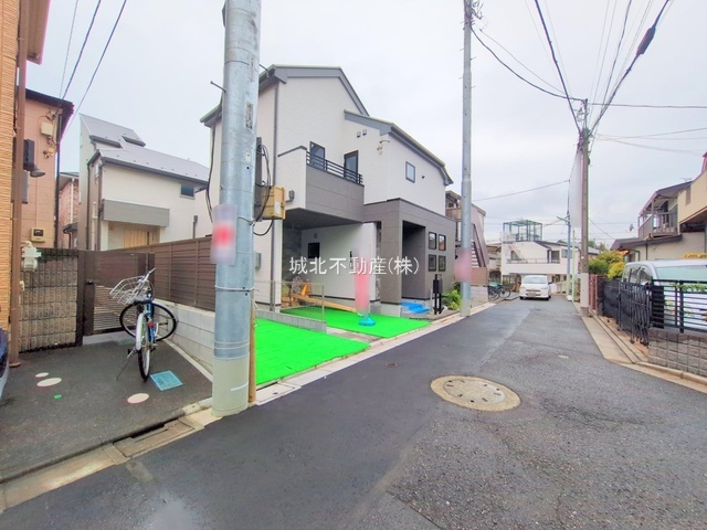 杉並区下井草1丁目 全3棟 C号棟の前面道路含む現地写真