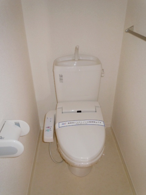 クラヴィエ東久留米 D棟のトイレ|清潔感のあるトイレです