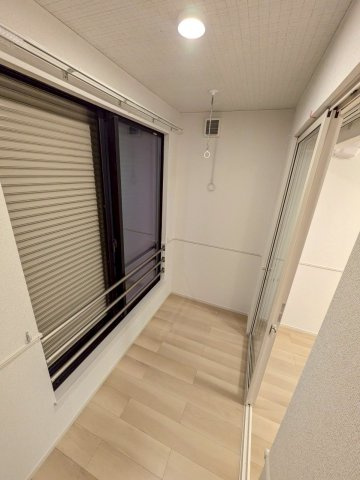 【バルコニー】 | ※同タイプの写真となります。