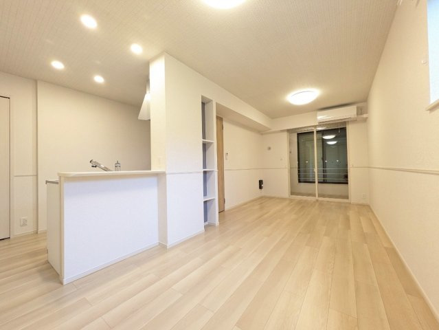 【居間・リビング】 | ※同タイプの写真となります。