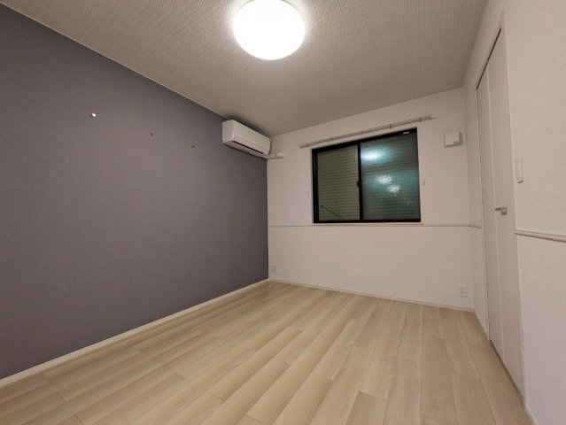 【寝室】 | ※同タイプの写真となります。