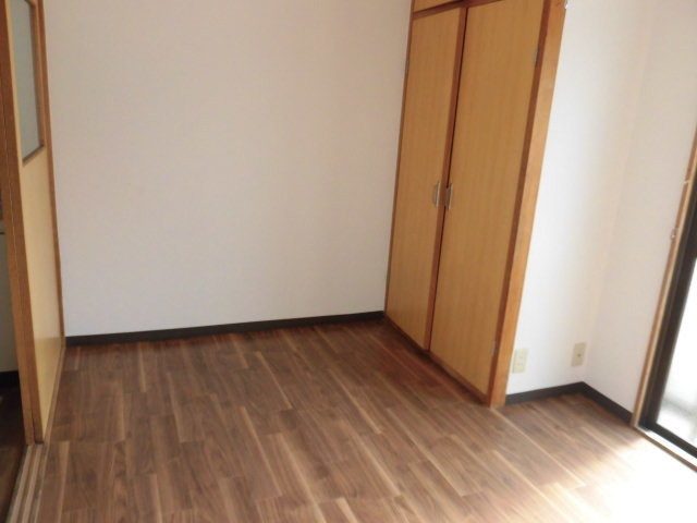 【居間・リビング】 | 光の差し込む明るいお部屋です