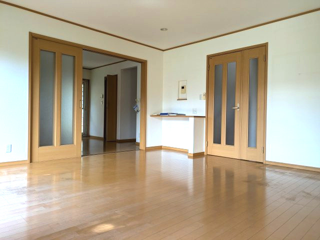 大網白里市季美の森南2　中古戸建の居間・リビング|平成18年5月築 5LDK季美の森ゴルフ場のある分譲地 都市ガス上下水 駐車2台 容認事項あり