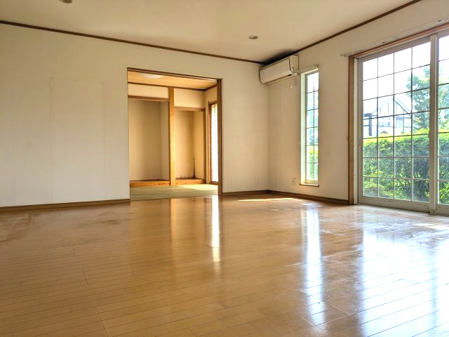 大網白里市季美の森南2　中古戸建の居間・リビング|平成18年5月築 5LDK季美の森ゴルフ場のある分譲地 都市ガス上下水 駐車2台 容認事項あり
