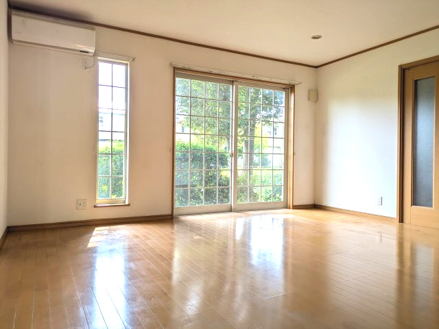 大網白里市季美の森南2　中古戸建の居間・リビング|平成18年5月築 5LDK季美の森ゴルフ場のある分譲地 都市ガス上下水 駐車2台 容認事項あり