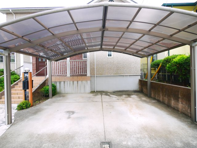 大網白里市季美の森南2　中古戸建の駐車場|平成18年5月築 5LDK季美の森ゴルフ場のある分譲地 都市ガス上下水 駐車2台 容認事項あり