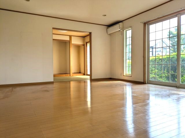 大網白里市季美の森南2　中古戸建の居間・リビング|平成18年5月築 5LDK季美の森ゴルフ場のある分譲地 都市ガス上下水 駐車2台 容認事項あり
