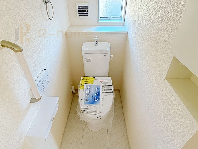 水戸市千波町4期　新築戸建て　2号棟のトイレ|温水洗浄便座付きのトイレ。
トイレが２ヵ所設置で朝の忙しい時間でも安心です。