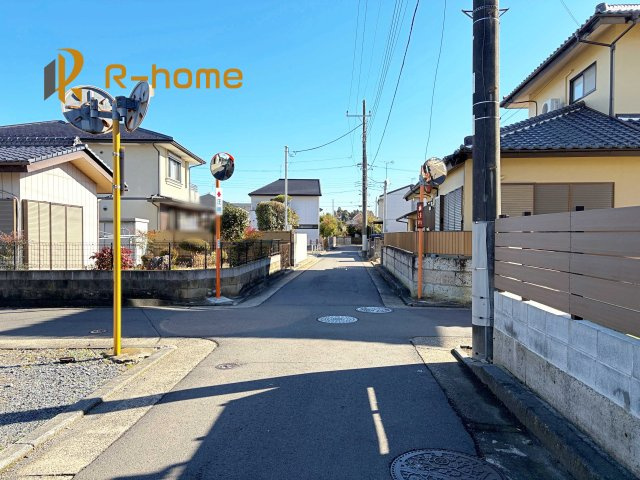 水戸市千波町4期　新築戸建て　2号棟の前面道路含む現地写真|堂々！建物完成♪実際のお部屋をご見学可能です♪
ご見学が一番の資料！お気軽にお問い合わせ下さい♪