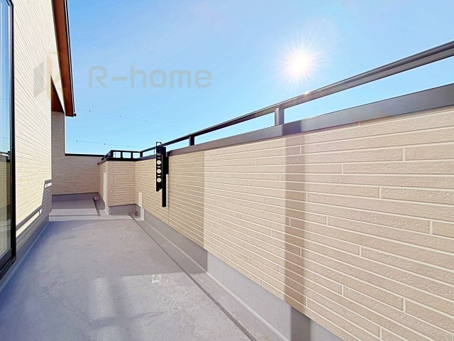 水戸市千波町4期　新築戸建て　2号棟のバルコニー|お布団やラグなどの大きな物も干しやすい広々としたバルコニー！