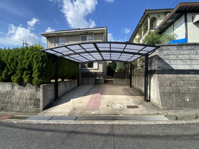 広島市佐伯区藤の木２丁目の中古一戸建の駐車場