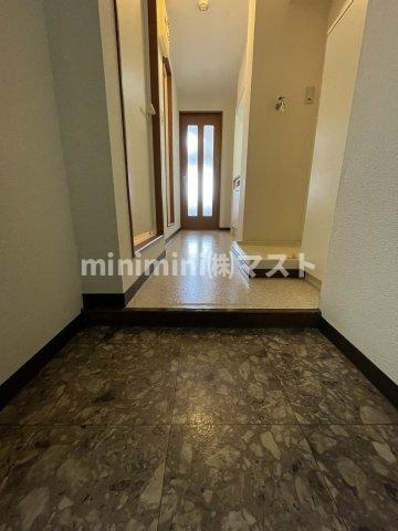 ドミール江戸堀の玄関