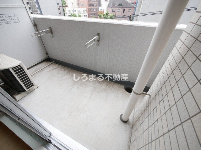 SWISS梅田東のバルコニー