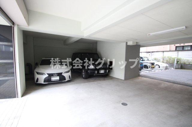 グリフィン横浜・反町公園の駐車場