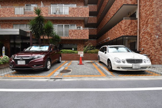 【駐車場】 | 自転車置き場。マンションの共用部にあたります。空きの有無や駐輪料金、各戸の台数制限などについては、改めてお問い合わせください。～即日のご見学可能～　お問合せはお気軽にどうぞ。