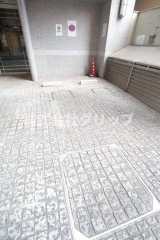 エクセリア横浜の駐車場