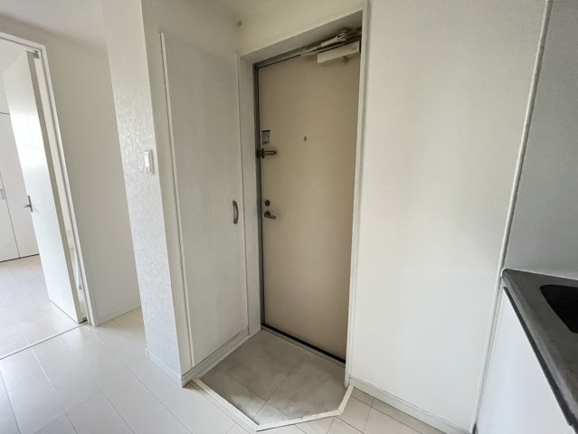 ラミアカーサ衣摺の玄関