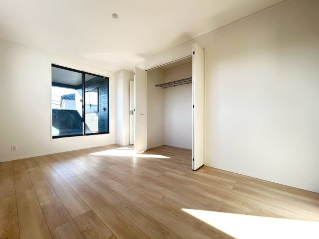 クワイエ　丹羽郡扶桑町南山名第4　全2区画分譲のトイレ|超表面平滑加工とイオンパワーの「セフィオンテクト」加工で、汚れが付きにくく落ちやすい仕様のトイレです。
またツイントルネード洗浄で少ない水でも前方の返し部分から後方部までしっかり洗浄できます！