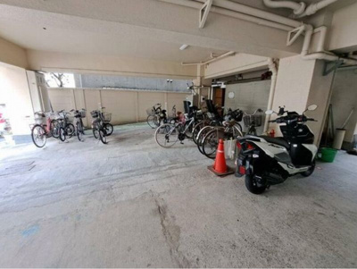 【その他共用部分】 | 美津穂マンション | 敷地内に自転車置き場があります