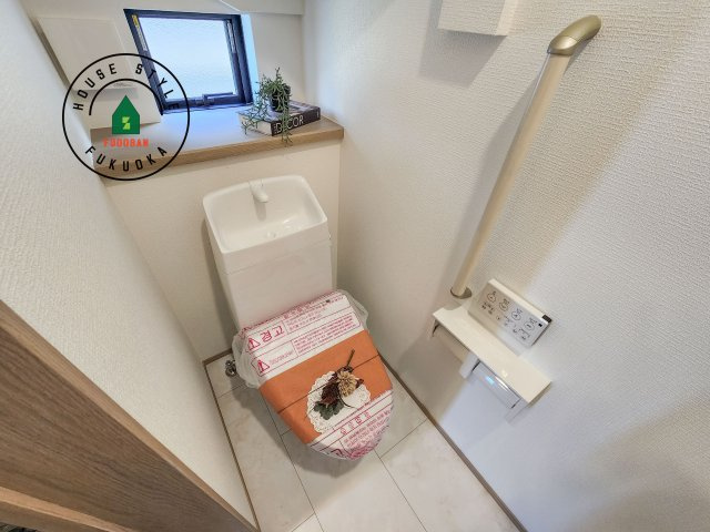 福岡市西区泉3丁目第1-2棟(B号棟)のトイレ|温水洗浄便座を完備しております。2ヶ所にトイレがあるのは朝の慌ただしい時間も安心です。