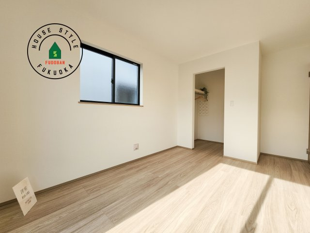 福岡市西区泉3丁目第1-2棟(B号棟)の内観：施工例|主寝室には収納力に優れたクローゼットがありますので、お部屋もすっきり片付きます。