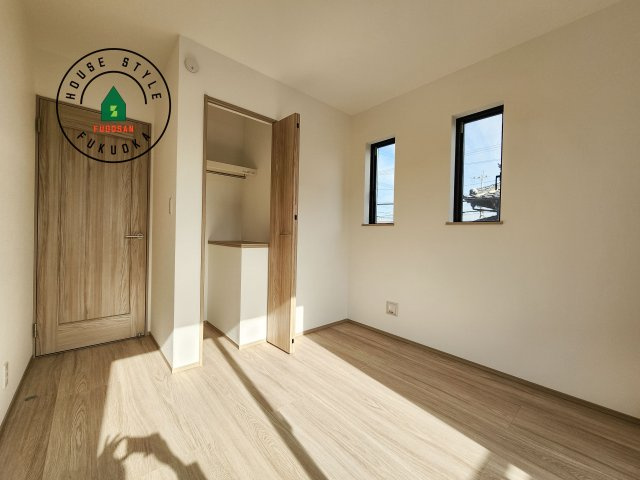 福岡市西区泉3丁目第1-2棟(B号棟)の内観：施工例|柔らかい陽光が差し込む明るいお部屋を演出する設計。彩光の取れる窓が気持ちの良いお部屋を創り上げます。