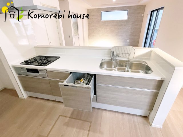 さいたま市西区内野本郷　7期　新築一戸建て　リガーレ　01のキッチン|コンパクトなキッチンで掃除もラクラク
