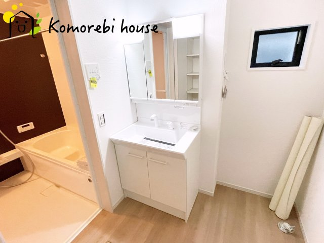 さいたま市西区内野本郷　7期　新築一戸建て　リガーレ　01の独立洗面台|独立洗面化粧台が付いています