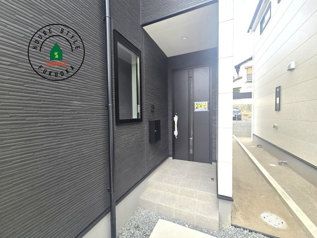 福岡市東区香椎2丁目第3-2棟（1号棟）　の玄関|おでかけの時も帰った時も、「我が家」を最初に感じでもらえる素敵な空間に。