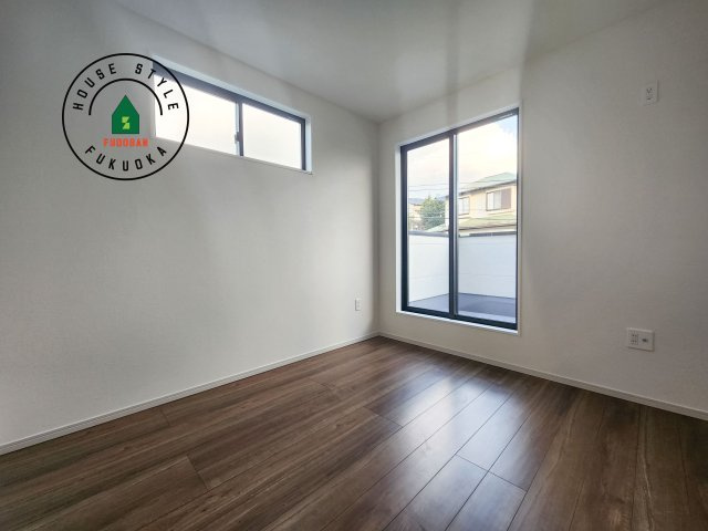 福岡市東区香椎第3-2棟（2号棟）　の内観：施工例|採光良好な洋室は全居室、複層ガラスの遮熱効果と断熱効果で、一年中快適に過ごせます。