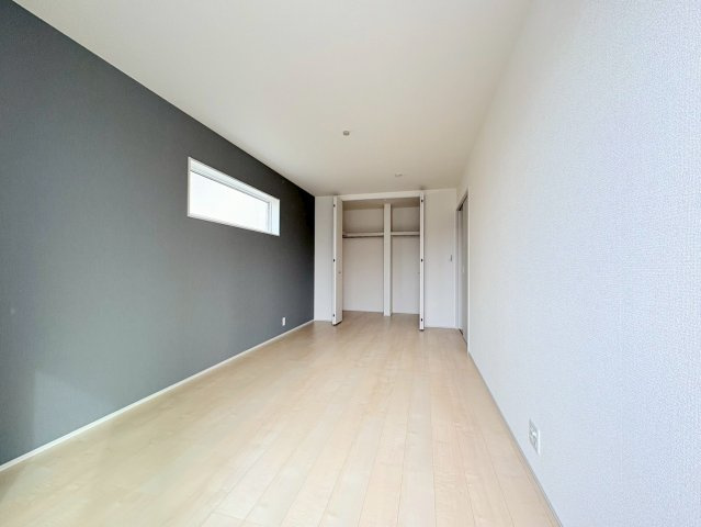 【商談中】リーブルガーデン　岐阜市池ノ上町４丁目　全１区画分譲の寝室|すべての居室にはたっぷり収納できる大型のクローゼット、各室に２４時間換気システムを設置しています。
排気ファンから低風量で24時間強制排気し、家の中の空気をいつも新鮮に保ちます。
