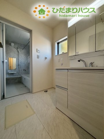 鴻巣市東　第4　新築一戸建て　リーブルガーデン　01の独立洗面台
