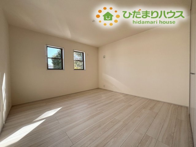 鴻巣市東　第4　新築一戸建て　リーブルガーデン　01の寝室|窓からは明るい光が差し込み、毎朝気持ちよく目覚めることができます★