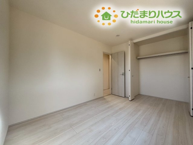 鴻巣市東　第4　新築一戸建て　リーブルガーデン　01の子供部屋|子供部屋にぴったりな洋室です！
広いクローゼットがあり、衣類やおもちゃなどをすっきりと片付けることができます(/・ω・)/