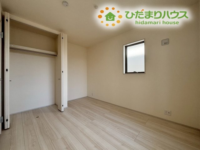 鴻巣市東　第4　新築一戸建て　リーブルガーデン　01の洋室|2階にある5.5帖の洋室は、バルコニーに面しているので日当たりが良く快適な空間です☆
各居室には、たっぷりと収納できるクローゼットが設置されています！