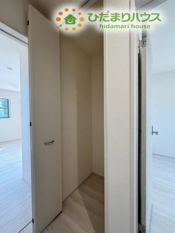 鴻巣市東　第4　新築一戸建て　リーブルガーデン　01の収納|家族共同で使用できる便利な廊下収納です！