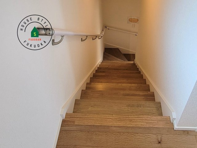 福岡市東区奈多1丁目第2-6棟（1号棟）の内観：施工例|階段からも明るい光が入ります。採光や通風も階段の重要な役割です。