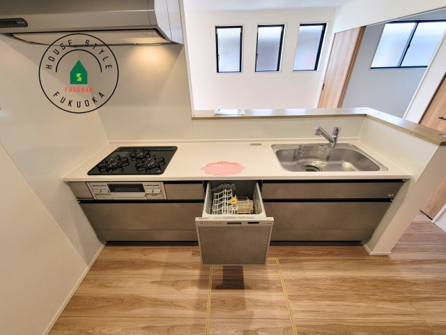 福岡市東区奈多1丁目第2-6棟（1号棟）の内観：施工例|キッチン。グリル・食器洗い乾燥機・浄水器も完備。