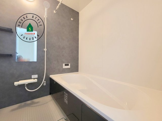 福岡市東区奈多1丁目第2-6棟（2号棟）の内観：施工例|1日の疲れを癒してくれる広々バスルーム。雨の日のお洗濯にも大活躍な浴室乾燥機付です！