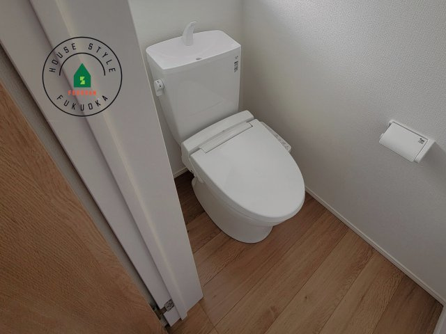 福岡市東区奈多1丁目第2-6棟（2号棟）の内観：施工例|温水洗浄便座を完備しております。2ヶ所にトイレがあるのは朝の慌ただしい時間も安心です。