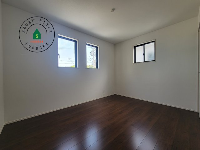 福岡市東区奈多1丁目第2-6棟（2号棟）の内観：施工例|柔らかい陽光が差し込む明るいお部屋を演出する設計。彩光の取れる窓が気持ちの良いお部屋を創り上げます。