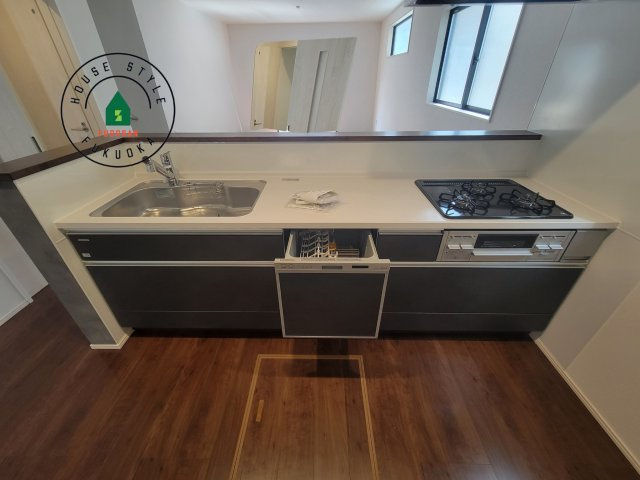 福岡市東区奈多1丁目第2-6棟（2号棟）の内観：施工例|キッチン。グリル・食器洗い乾燥機・浄水器も完備。