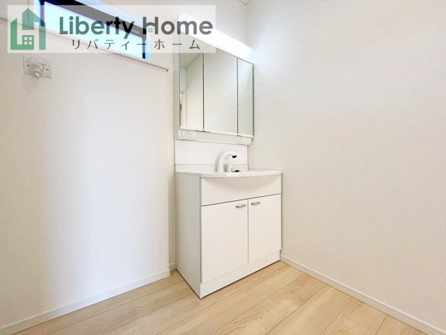 結城市結城第43　新築戸建　5号棟の独立洗面台